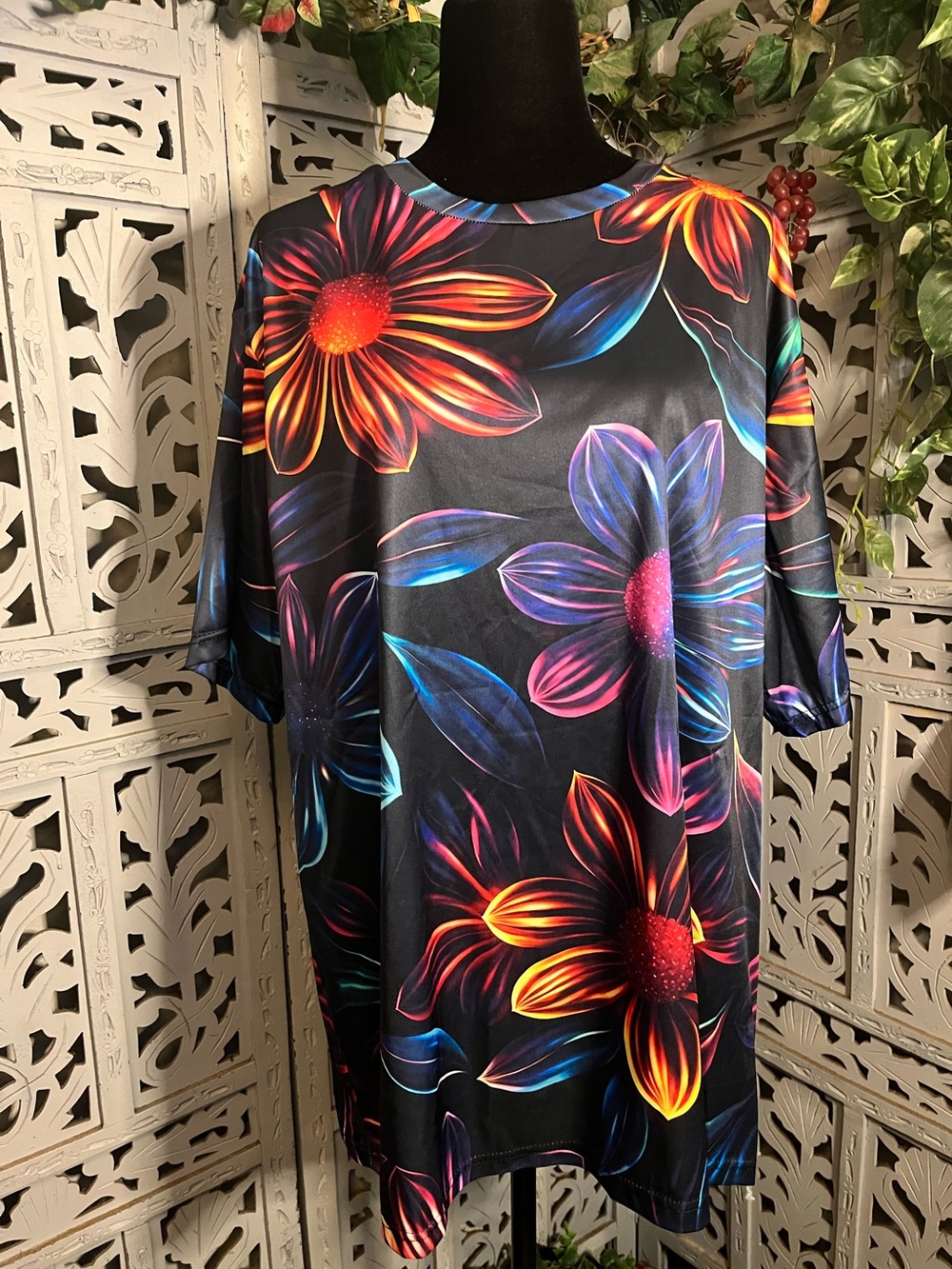 BLOOMING BLACK & BRIGHT MULTICOLOR BOLD FLORAL PRINT PLUS SIZE TOP